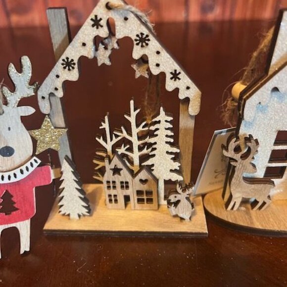 Rustic Wooden Christmas Decorations Set Of 4 With Reindeer & Snowy Village Scene - Picture 3 of 8